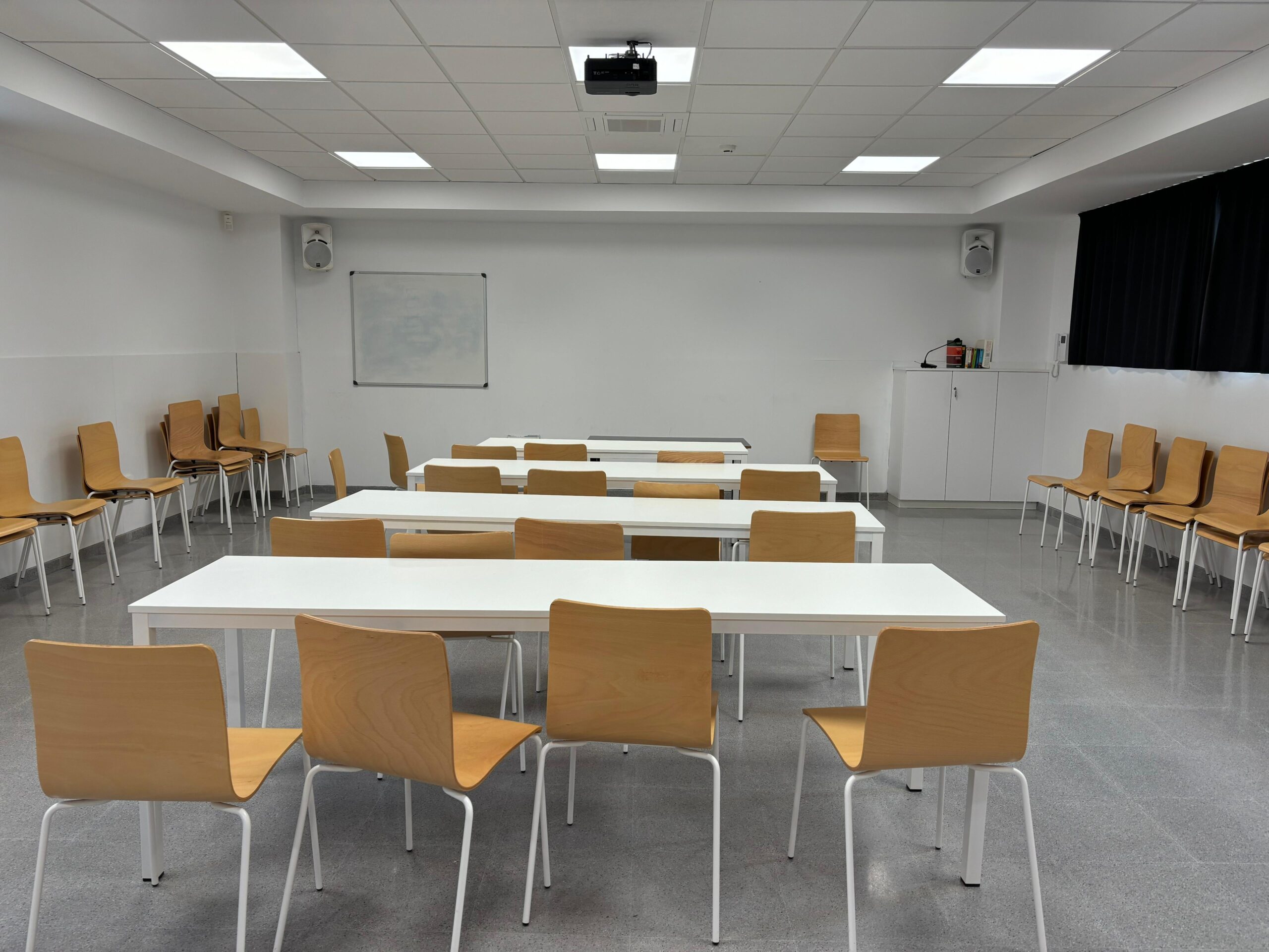 Sala d'actes de la Biblioteca Mar de Llibres de l'Estartit